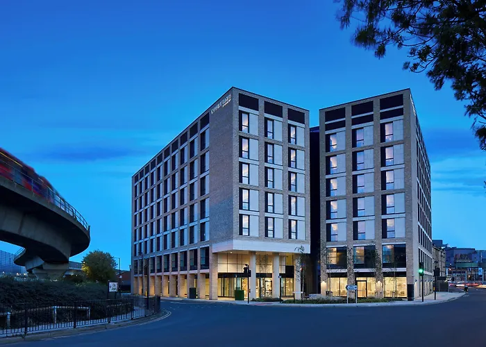 Courtyard By Marriott London City Airport